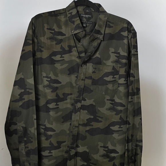 Banana Republic Untucked Slim Fit Camo Button Down - Picture 3 of 4